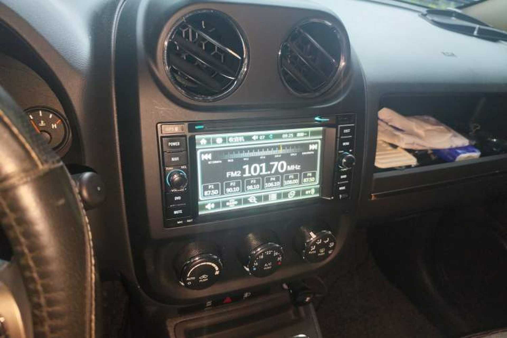 Used Jeep Patriot 2015 2.4L Sport Edition Audio And AC Panel