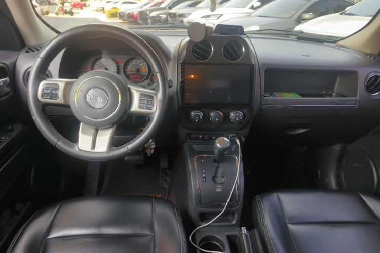 Used Jeep Patriot 2015 2.0L Sport Edition Center Console