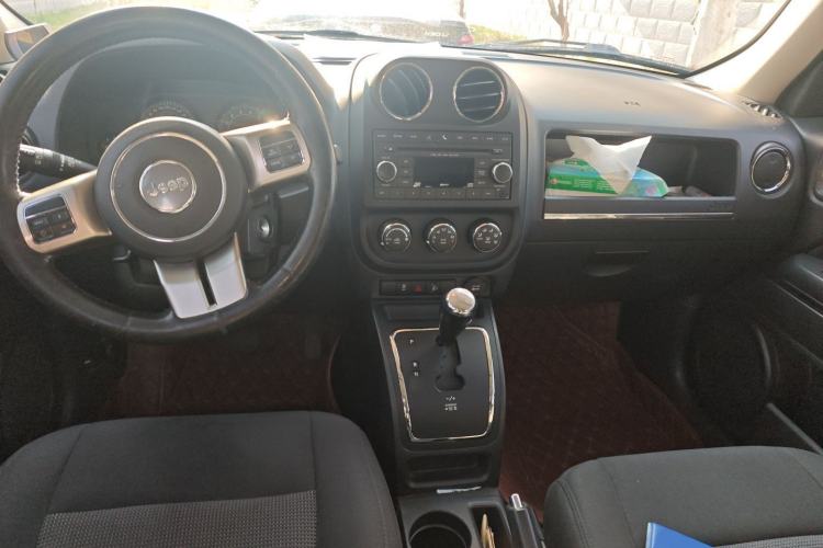 Used Jeep Patriot 2015 2.4L Sport Edition Center Console