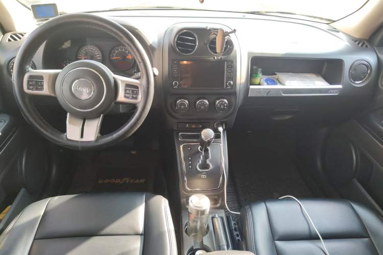 Used Jeep Patriot 2015 2.4L Sport Edition Center Console