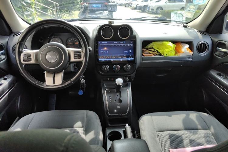 Used Jeep Patriot 2015 2.0L Sport Edition Center Console