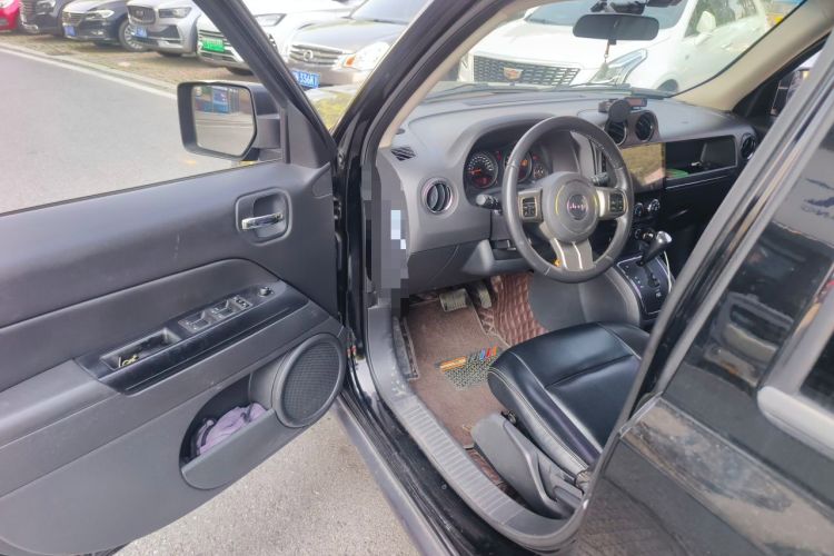 Used Jeep Patriot 2015 2.0L Sport Edition Driver Seat