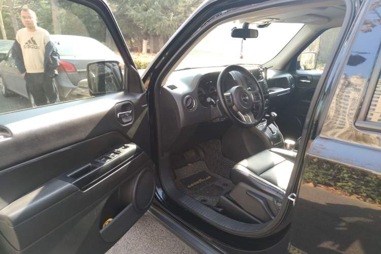 Used Jeep Patriot 2015 2.4L Sport Edition Driver Seat