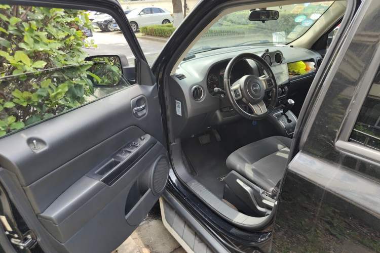 Used Jeep Patriot 2015 2.0L Sport Edition Driver Seat