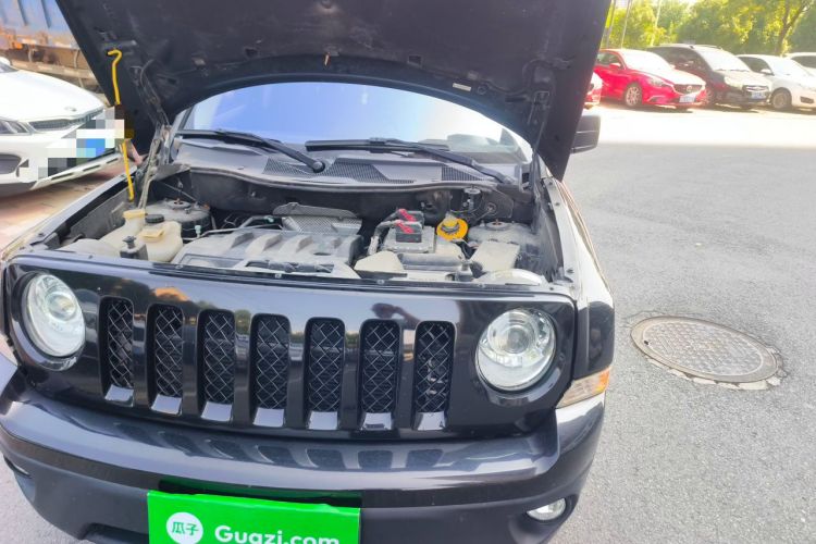 Used Jeep Patriot 2015 2.0L Sport Edition Engine Bay Left