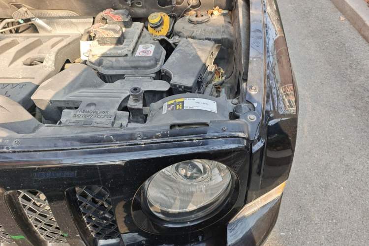 Used Jeep Patriot 2015 2.4L Sport Edition Engine Bay Left