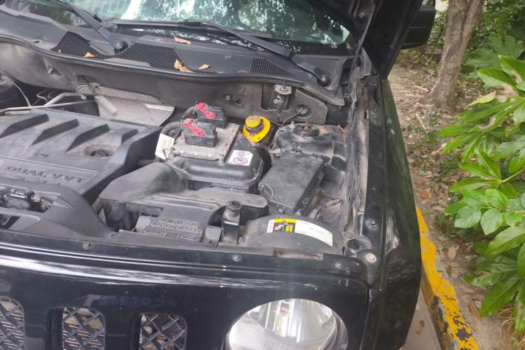 Used Jeep Patriot 2015 2.4L Sport Edition Engine Bay Left