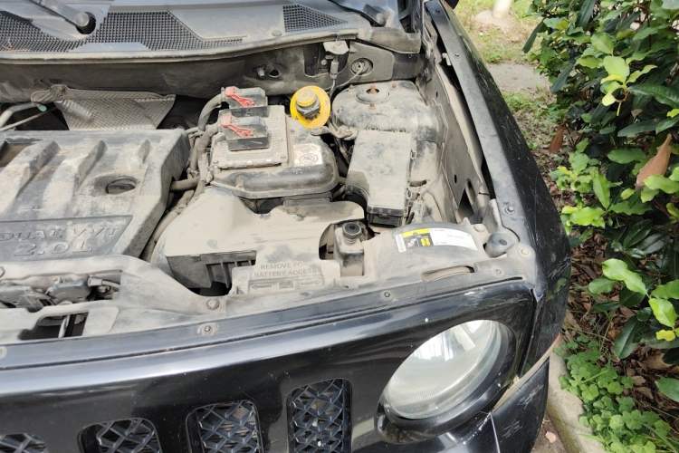 Used Jeep Patriot 2015 2.0L Sport Edition Engine Bay Left