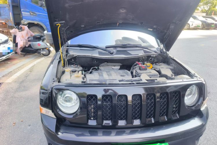 Used Jeep Patriot 2015 2.0L Sport Edition Engine Bay Right
