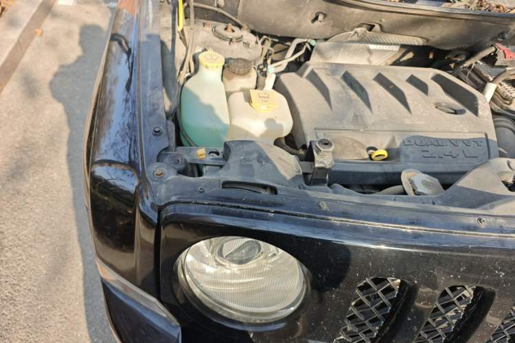 Used Jeep Patriot 2015 2.4L Sport Edition Engine Bay Right