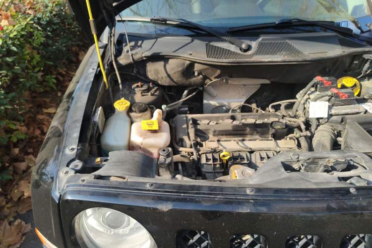 Used Jeep Patriot 2015 2.4L Sport Edition Engine Bay Right