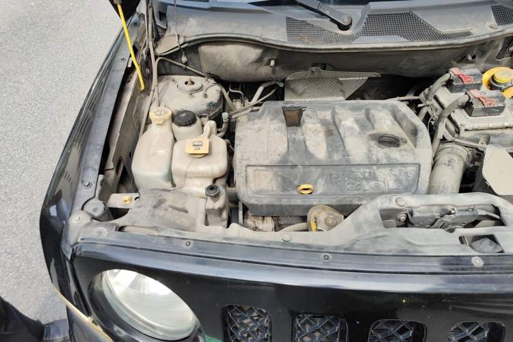Used Jeep Patriot 2015 2.0L Sport Edition Engine Bay Right