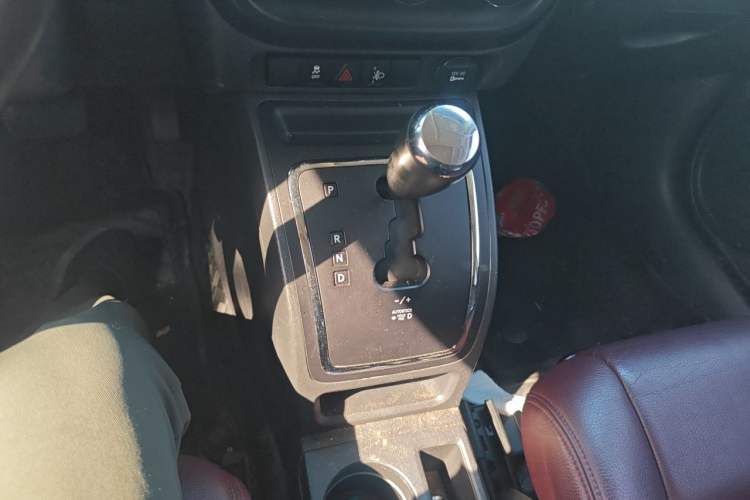 Used Jeep Patriot 2015 2.0L Sport Edition Gear Lever