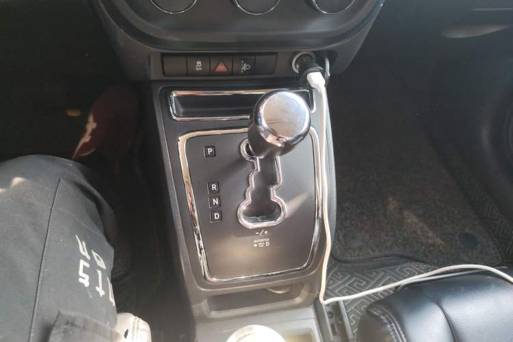 Used Jeep Patriot 2015 2.4L Sport Edition Gear Lever