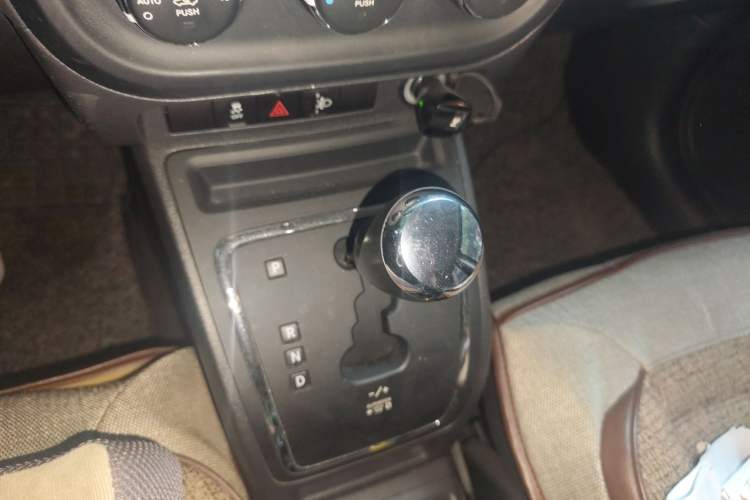 Used Jeep Patriot 2015 2.4L Sport Edition Gear Lever