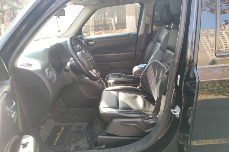 Used Jeep Patriot 2015 2.4L Sport Edition Left Front Seat