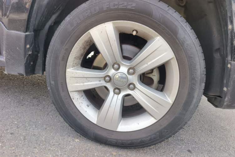 Used Jeep Patriot 2015 2.0L Sport Edition Right Front Wheel Hub