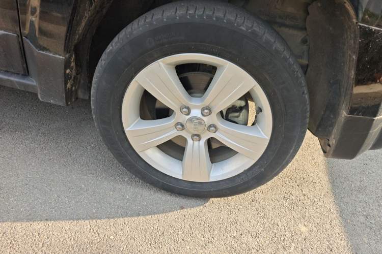 Used Jeep Patriot 2015 2.4L Sport Edition Right Front Wheel Hub