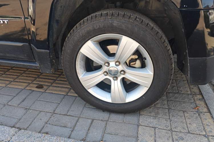 Used Jeep Patriot 2015 2.0L Sport Edition Right Front Wheel Hub