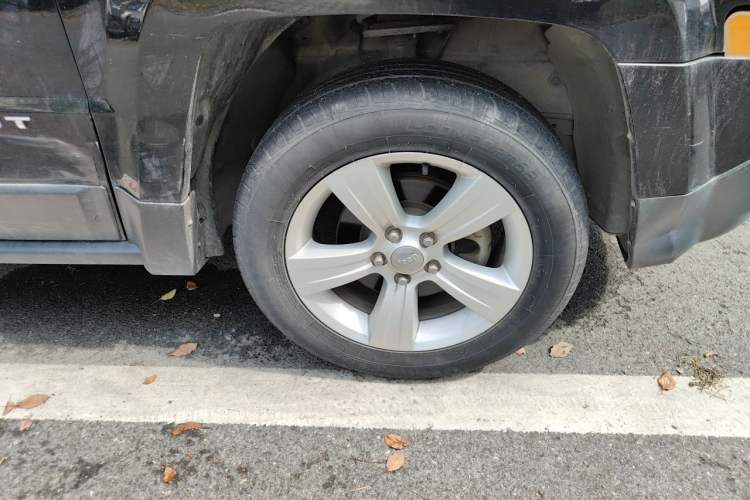 Used Jeep Patriot 2015 2.0L Sport Edition Right Front Wheel Hub