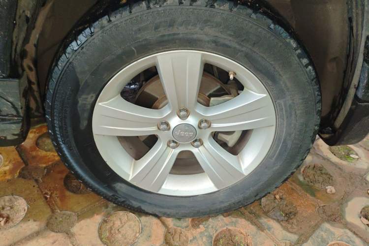 Used Jeep Patriot 2015 2.4L Sport Edition Right Front Wheel Hub
