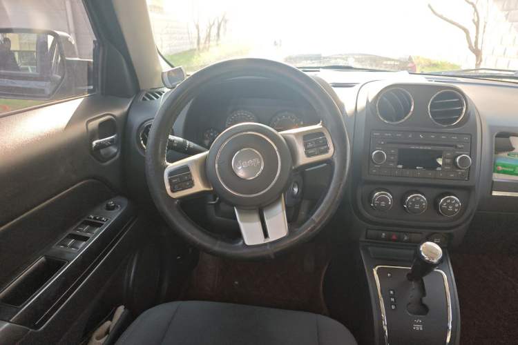 Used Jeep Patriot 2015 2.4L Sport Edition Steering Wheel