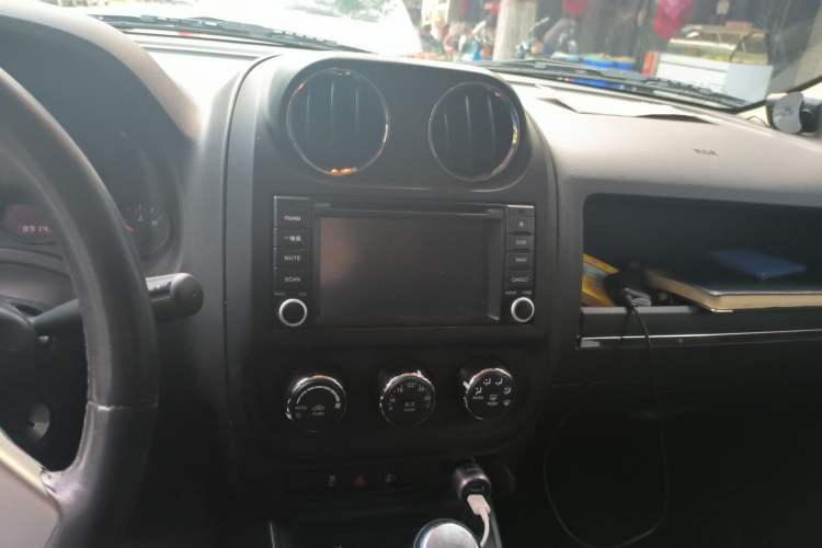 Used Jeep Patriot 2015 2.4L Sport Edition Audio And AC Panel