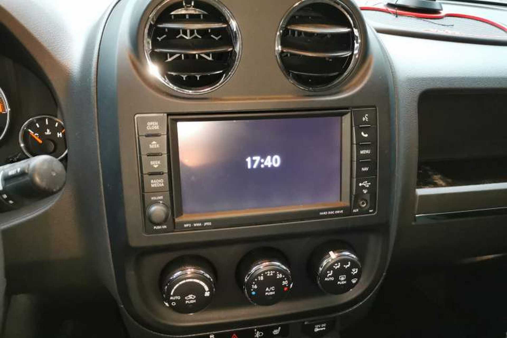 Used Jeep Patriot 2015 2.4L Luxury Navigation Edition Audio And AC Panel