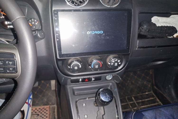 Used Jeep Patriot 2015 2.0L Sport Edition Audio And AC Panel