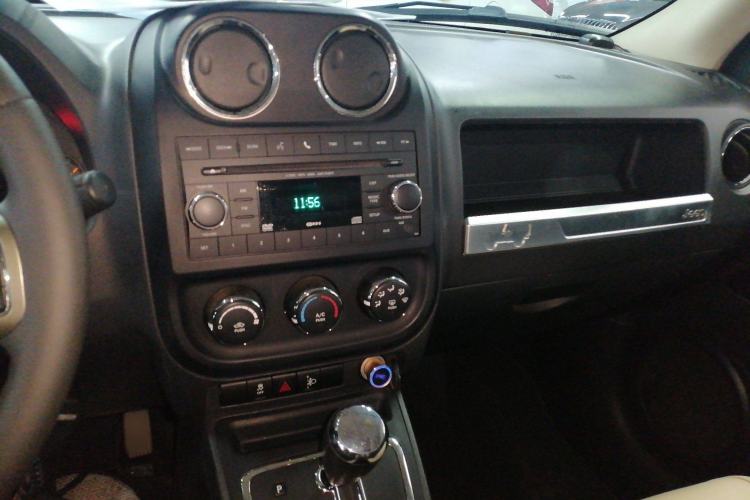 Used Jeep Patriot 2015 2.0L Sport Edition Audio And AC Panel
