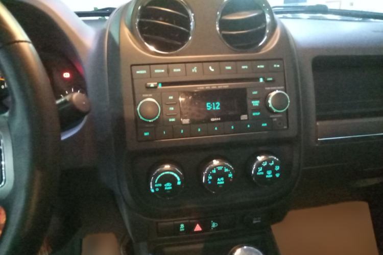 Used Jeep Patriot 2015 2.4L Sport Edition Audio And AC Panel