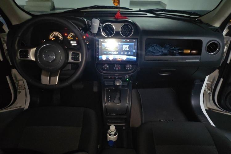 Used Jeep Patriot 2015 2.0L Sport Edition Center Console