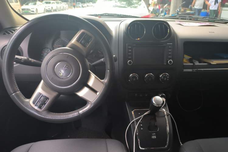 Used Jeep Patriot 2015 2.4L Sport Edition Center Console