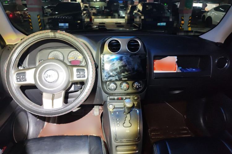 Used Jeep Patriot 2015 2.0L Sport Edition Center Console