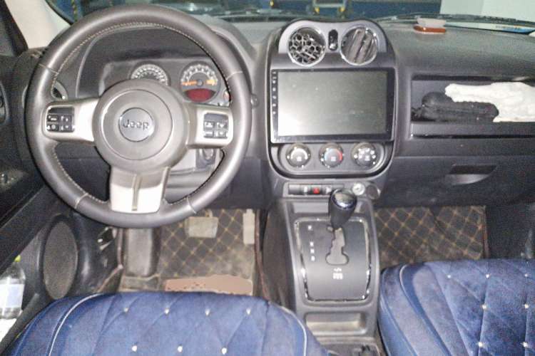 Used Jeep Patriot 2015 2.0L Sport Edition Center Console