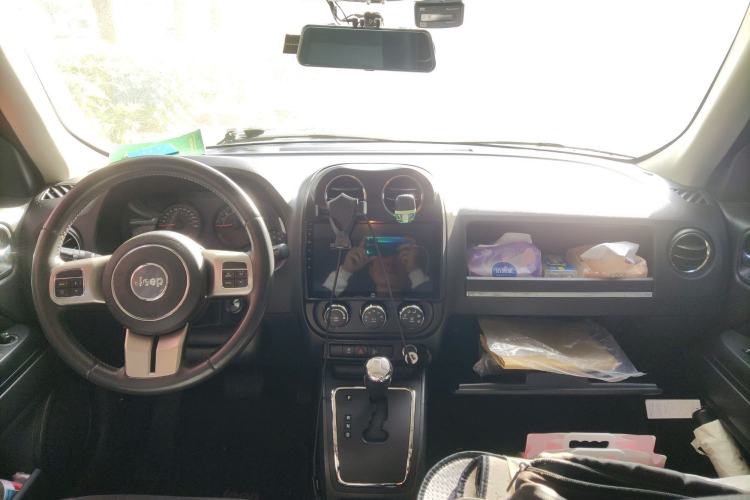 Used Jeep Patriot 2015 2.4L Sport Edition Center Console