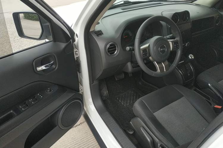 Used Jeep Patriot 2015 2.0L Sport Edition Driver Seat