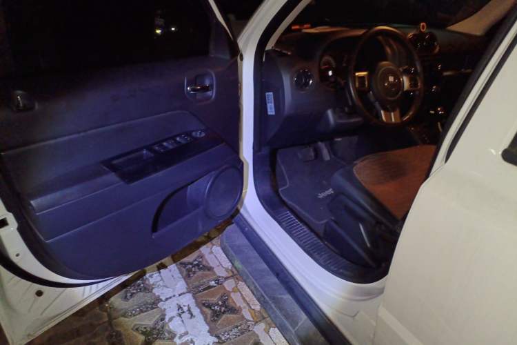 Used Jeep Patriot 2015 2.0L Sport Edition Driver Seat