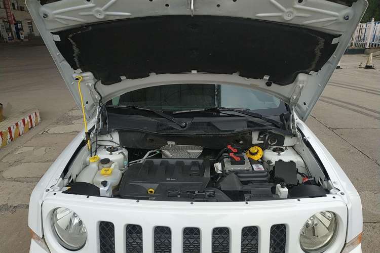 Used Jeep Patriot 2015 2.0L Sport Edition Engine Bay