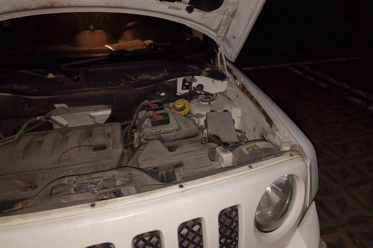 Used Jeep Patriot 2015 2.0L Sport Edition Engine Bay Left