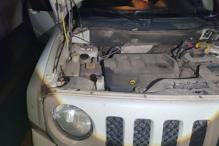 Used Jeep Patriot 2015 2.0L Sport Edition Engine Bay Right