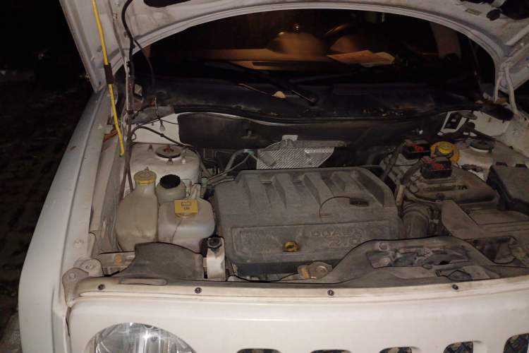 Used Jeep Patriot 2015 2.0L Sport Edition Engine Bay Right