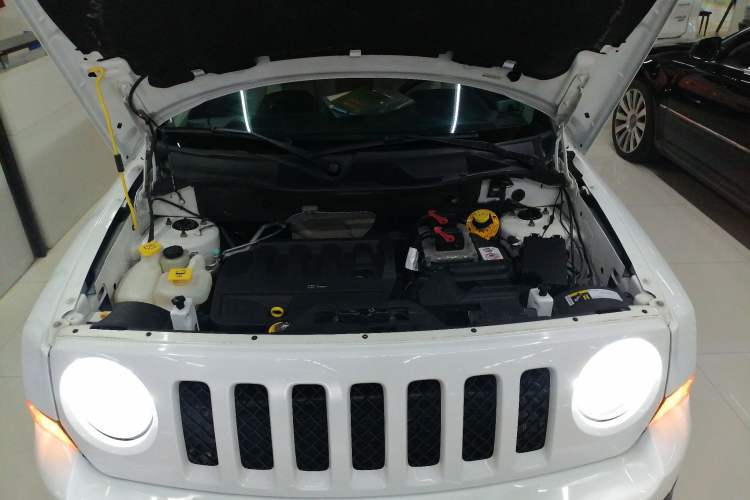 Used Jeep Patriot 2015 2.0L Sport Edition Engine Bay