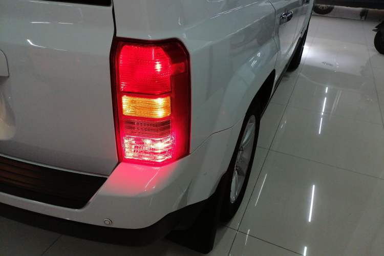 Used Jeep Patriot 2015 2.0L Sport Edition Exterior 6