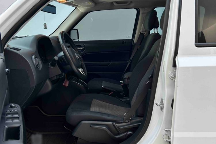 Used Jeep Patriot 2015 2.4L Sport Edition Exterior 7