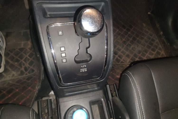 Used Jeep Patriot 2015 2.0L Sport Edition Gear Lever