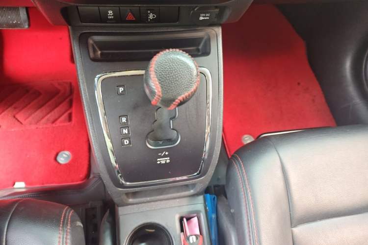 Used Jeep Patriot 2015 2.0L Sport Edition Gear Lever