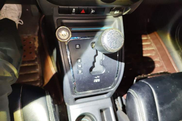 Used Jeep Patriot 2015 2.0L Sport Edition Gear Lever