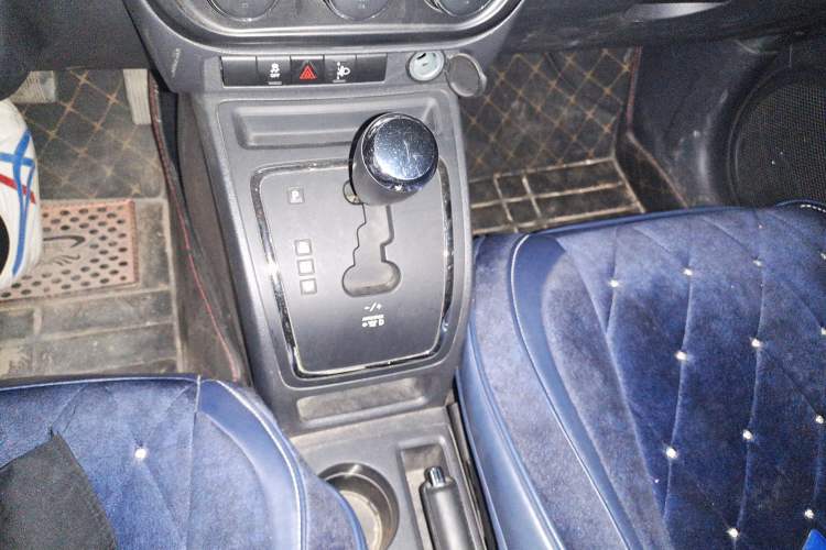 Used Jeep Patriot 2015 2.0L Sport Edition Gear Lever