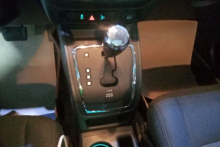 Used Jeep Patriot 2015 2.4L Sport Edition Gear Lever